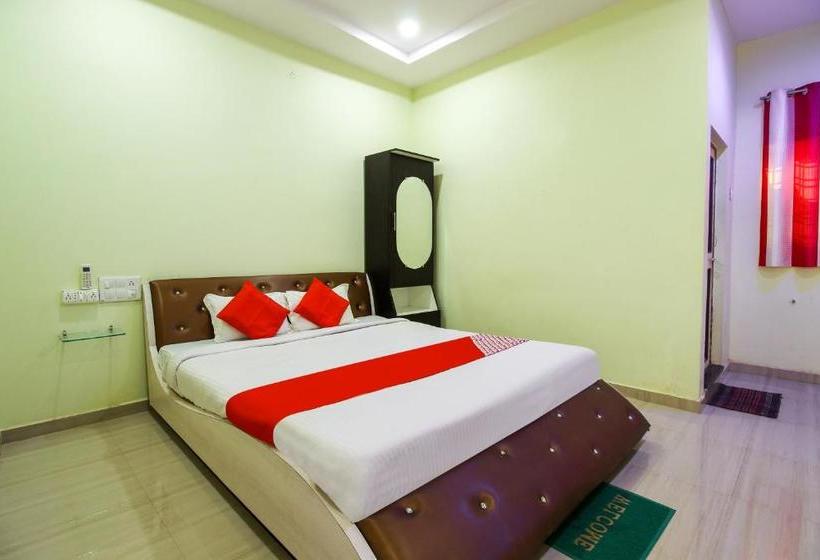 Отель Oyo 70694 Green Park Resort