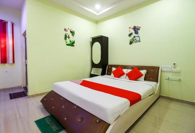 Отель Oyo 70694 Green Park Resort