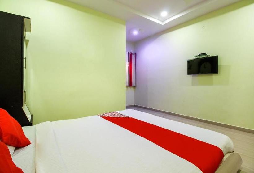 Отель Oyo 70694 Green Park Resort