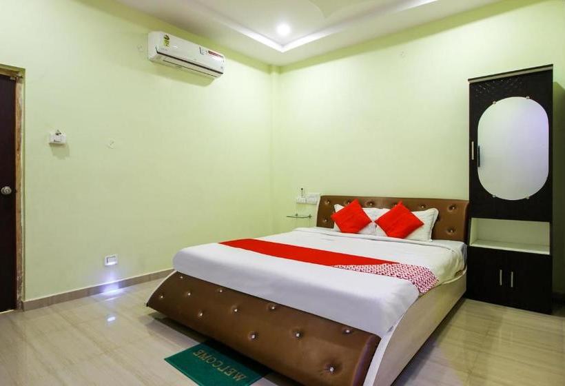 Отель Oyo 70694 Green Park Resort