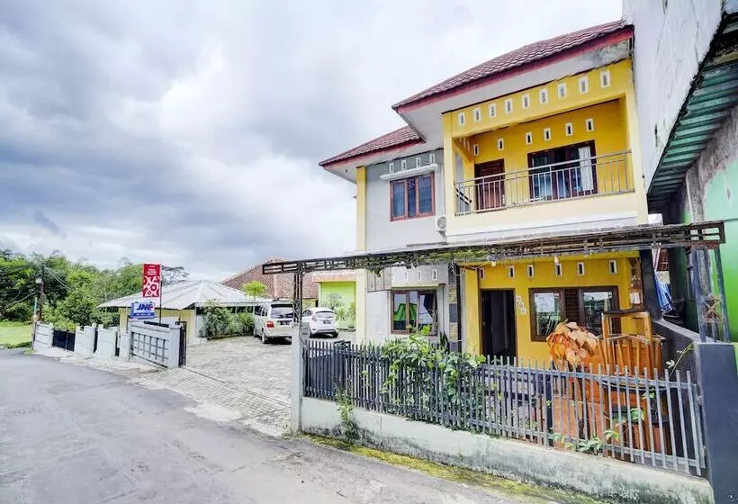 Hotelli Oyo Ii3676 Wisma Al-fahmi Syariah