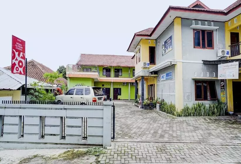Hotelli Oyo Ii3676 Wisma Al-fahmi Syariah