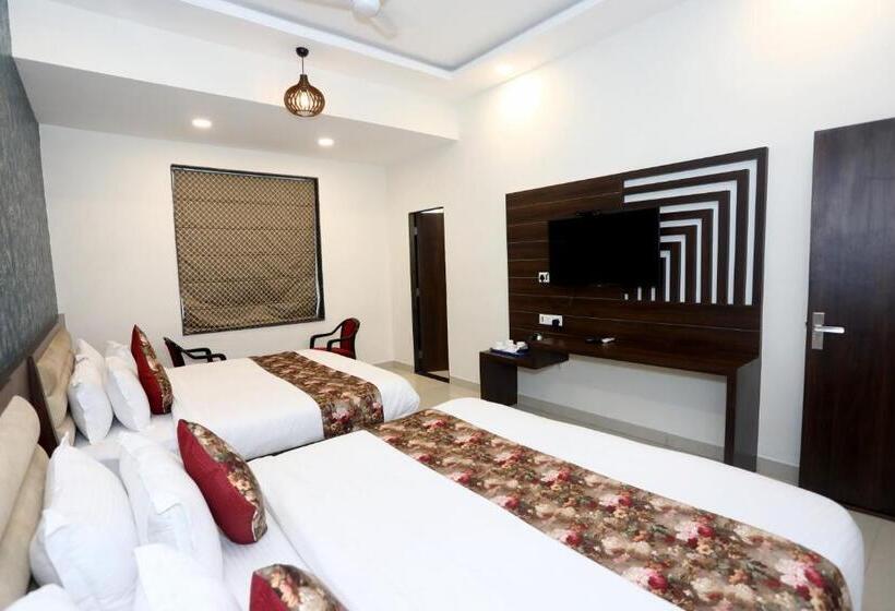 ホテル Bhairav Bagh With Swimming Pool