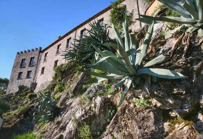 هتل Il Castello Dei Principi Sanseverino