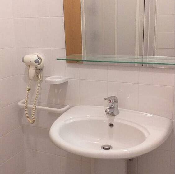 ペンション Room In Bb Quadruple Room In Pineto Relaxing Holiday