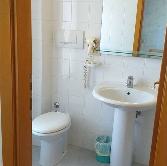 ペンション Room In Bb Quadruple Room In Pineto Relaxing Holiday