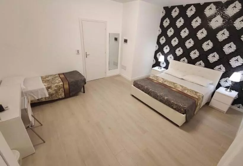 پانسیون Sami Rooms Due   Teatro A 400 Mt   Ortigia A 1500 Mt