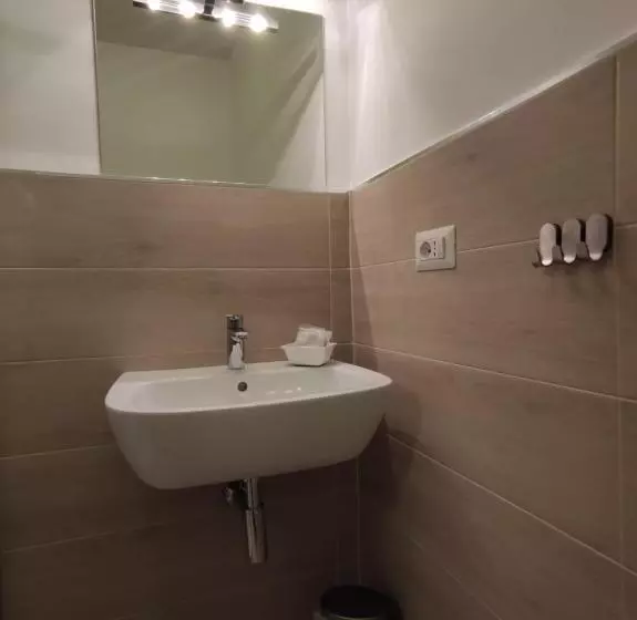 پانسیون Sami Rooms Due   Teatro A 400 Mt   Ortigia A 1500 Mt
