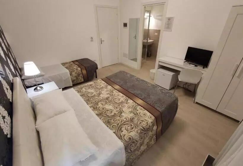 پانسیون Sami Rooms Due   Teatro A 400 Mt   Ortigia A 1500 Mt