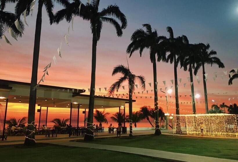 จวรีน ลอร์ด รีสอร์ท แอนด์ โฮเทล   Javarine Lord Resort&