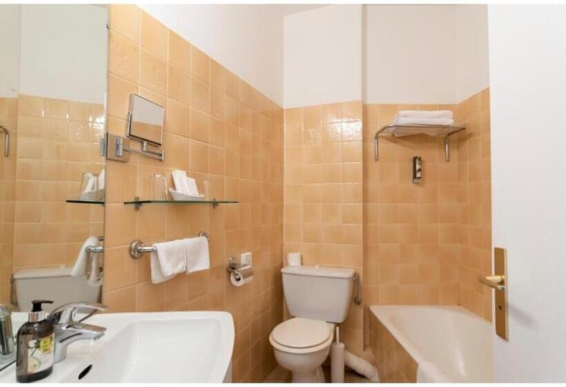 ホテル Auberge Du Redier