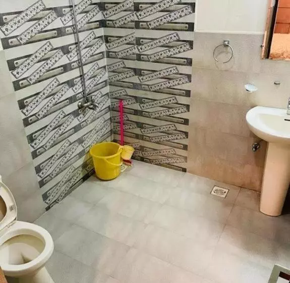 هتل Husnain Resort By Saud Khan