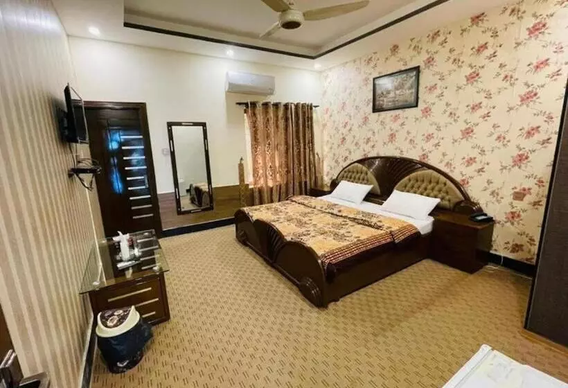 هتل Husnain Resort By Saud Khan