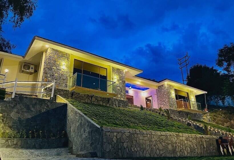 هتل Husnain Resort By Saud Khan