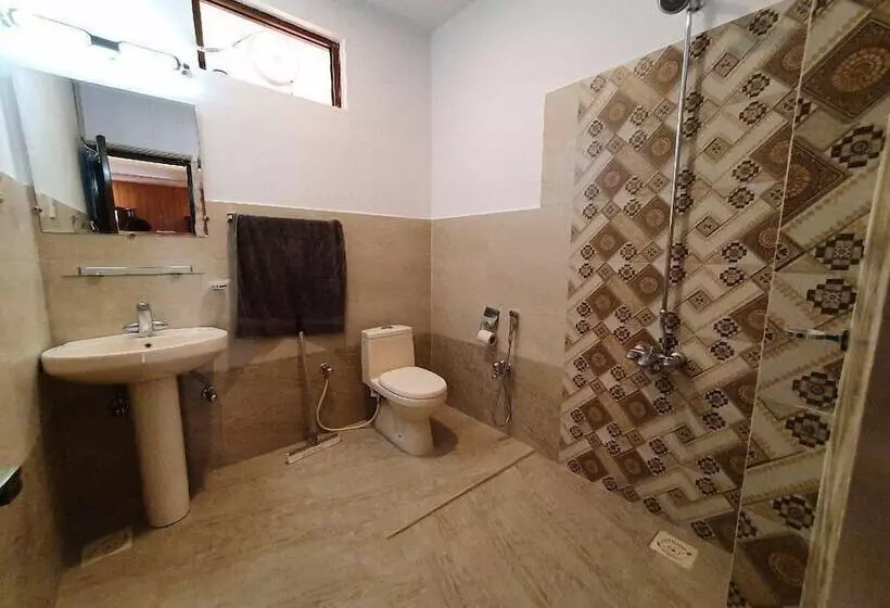 هتل Husnain Resort By Saud Khan