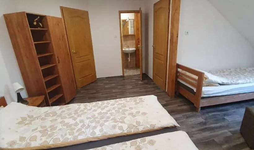 Retkeilymaja Fehérkőlápa Turistaház Panzió