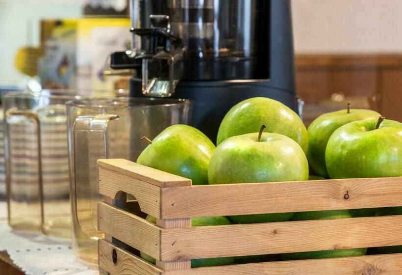 Szálloda Albergo Contrin