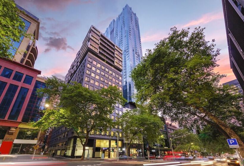 Brady Apartment Hotel Hardware Lane