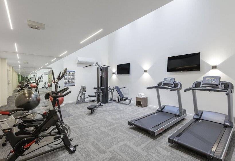 Brady Apartment Hotel Hardware Lane