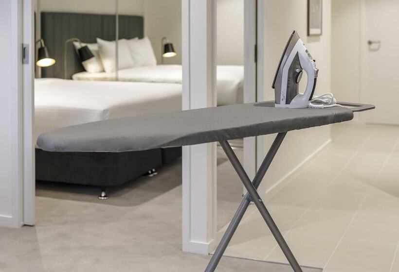 Brady Apartment Hotel Hardware Lane