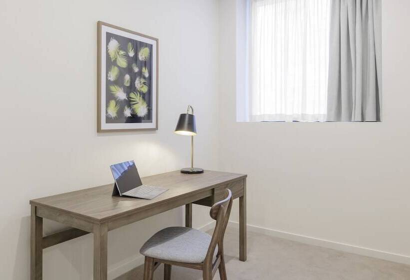 Brady Apartment Hotel Hardware Lane