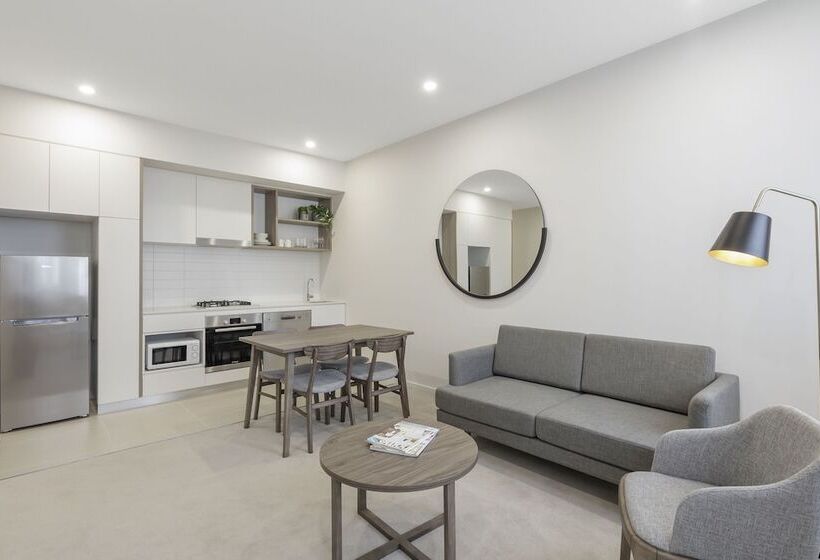 Brady Apartment Hotel Hardware Lane