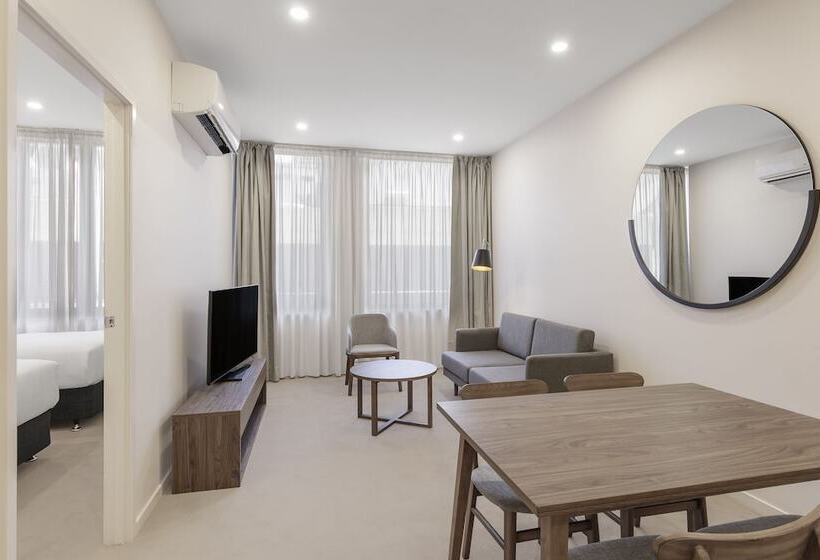 Brady Apartment Hotel Hardware Lane