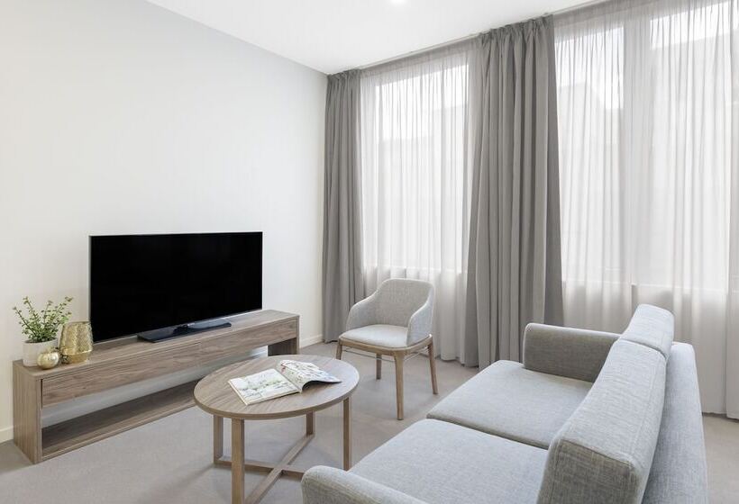 Brady Apartment Hotel Hardware Lane