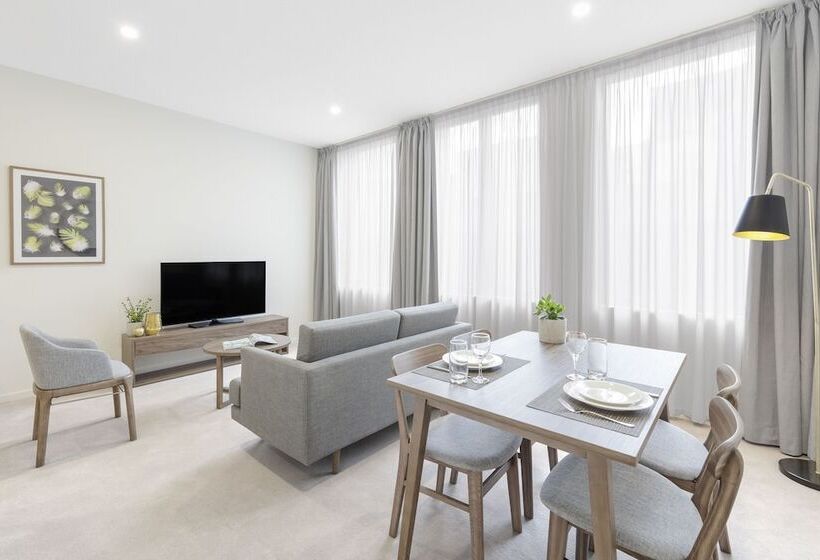 Brady Apartment Hotel Hardware Lane