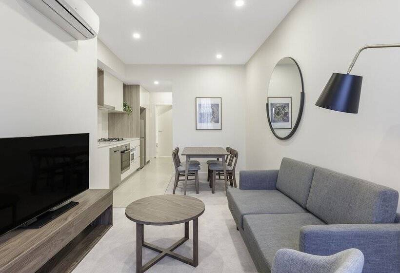 Brady Apartment Hotel Hardware Lane