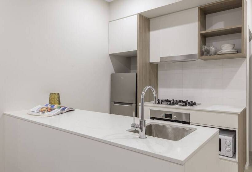 Brady Apartment Hotel Hardware Lane