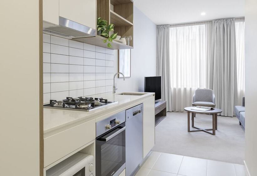 Brady Apartment Hotel Hardware Lane