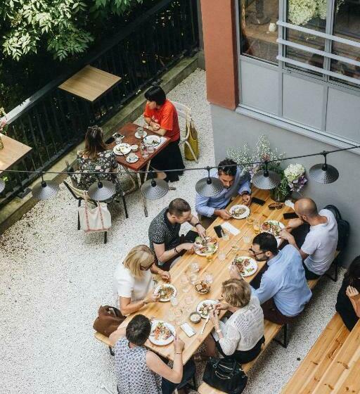 Les Chouettes Hostel