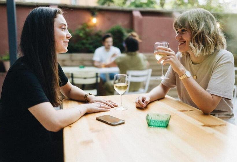 Les Chouettes Hostel