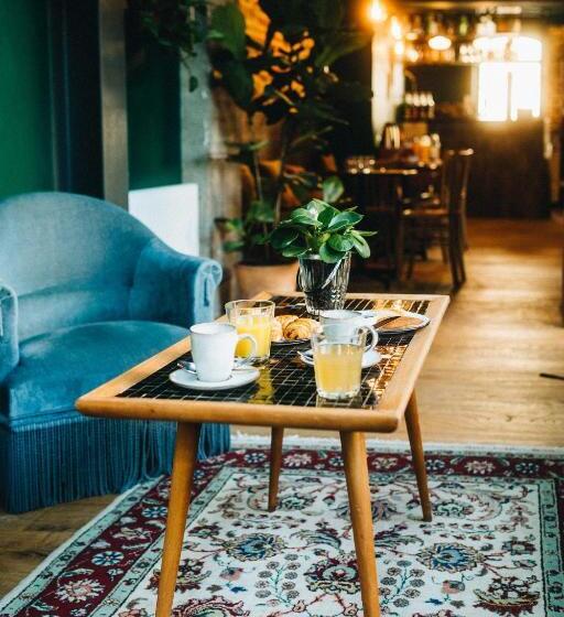 Les Chouettes Hostel