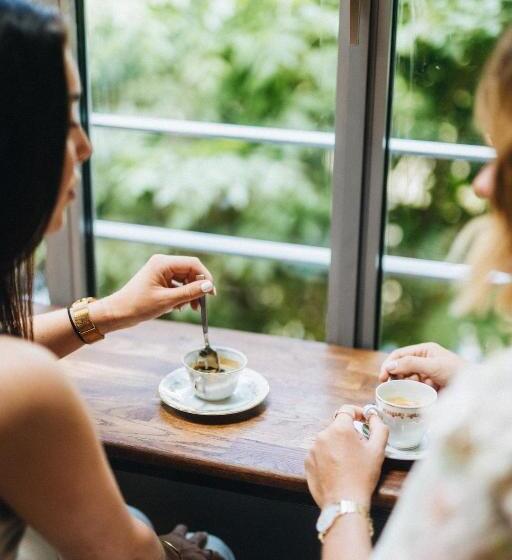 Les Chouettes Hostel