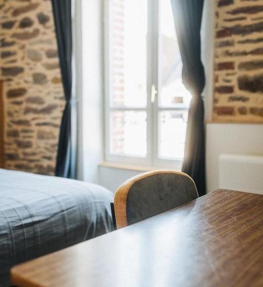 Les Chouettes Hostel