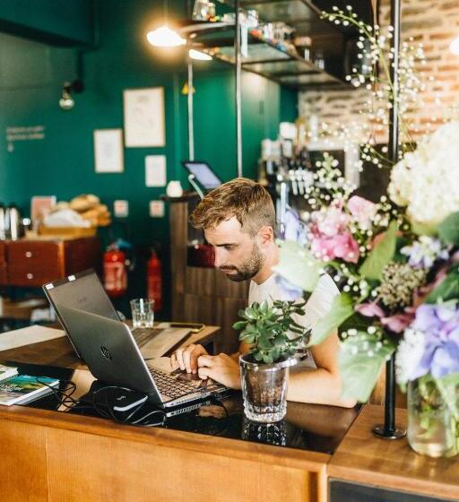 Les Chouettes Hostel