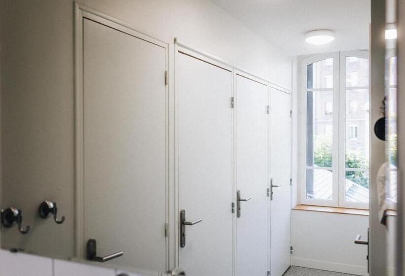 Les Chouettes Hostel