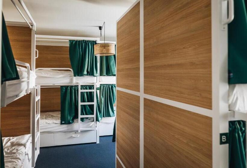 Les Chouettes Hostel