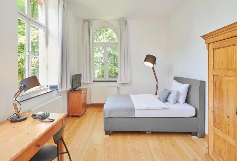 هتل Mutterhaus Düsseldorf