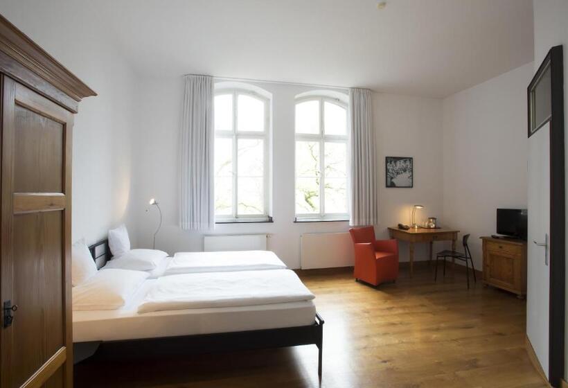 هتل Mutterhaus Düsseldorf