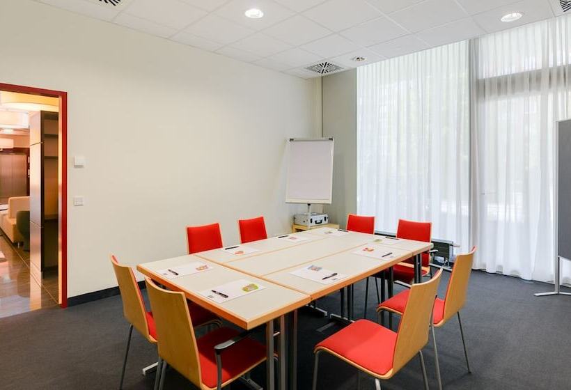 Novina Hotel Tillypark