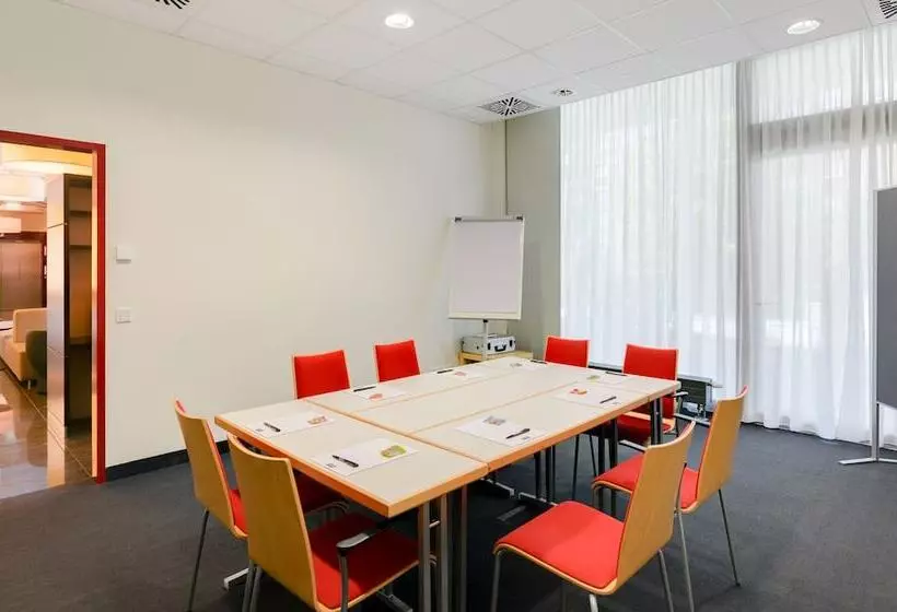 Novina Hotel Tillypark