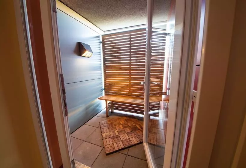 Novina Hotel Tillypark