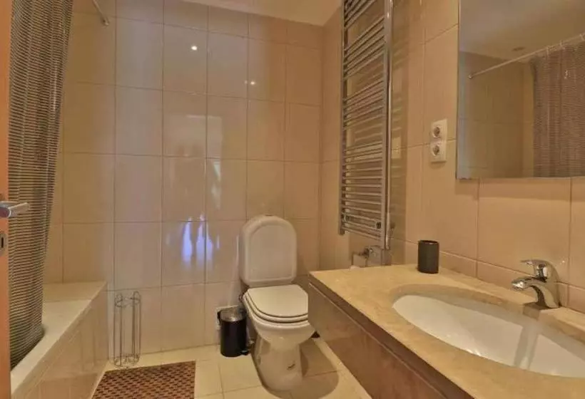 Majatalo Casa Vale Do Lobo 832a   Charming Townhouse Ac Few Minutes Walk From Beach Praca