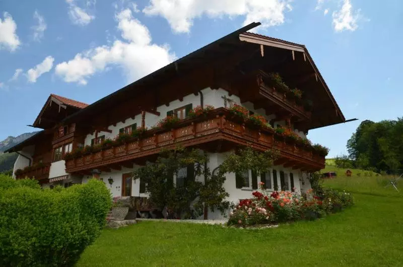 Hotelli Ferienwohnungen Oberthannlehen