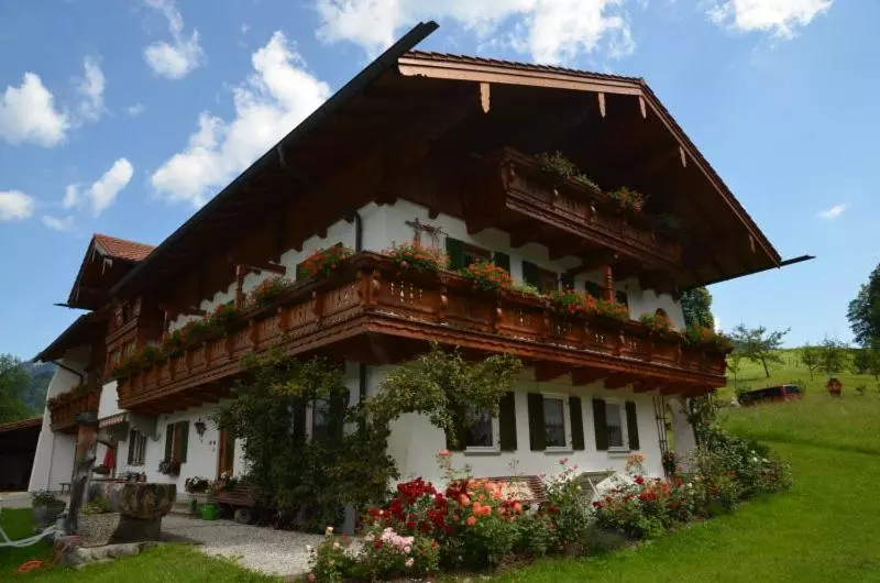 Hotelli Ferienwohnungen Oberthannlehen