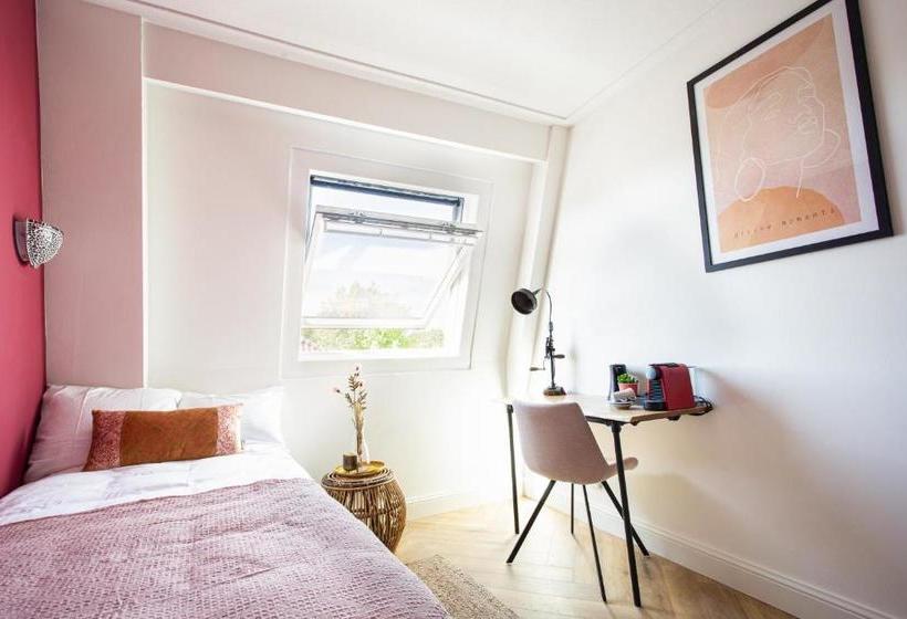 فندق Snouck Van Loosen