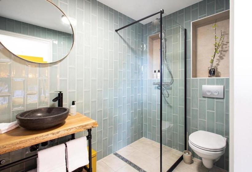 فندق Snouck Van Loosen